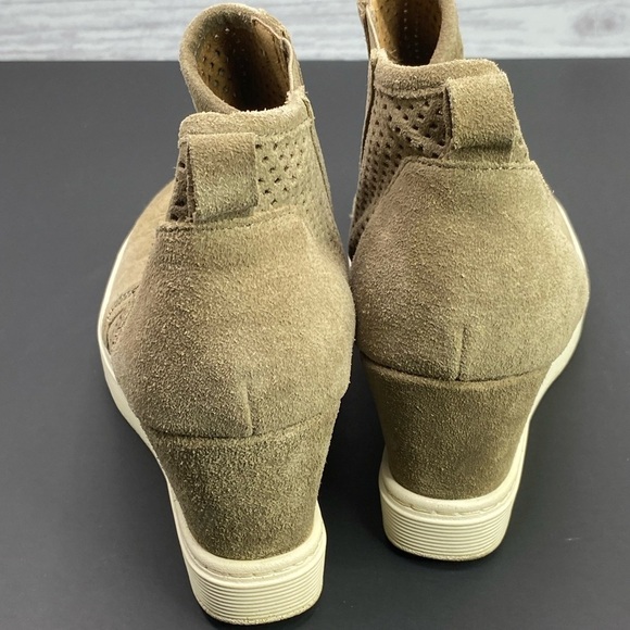 Sofft Tan Suede Perforated Ankle Boots Women’s Size 7.5 Side Zip - Picture 6 of 9